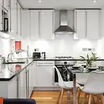 West End - Sleeps 5 - Amazing Location