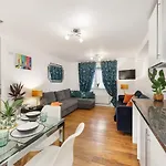 West End - Sleeps 5 - Amazing Location