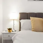 West End - Sleeps 5 - Amazing Location