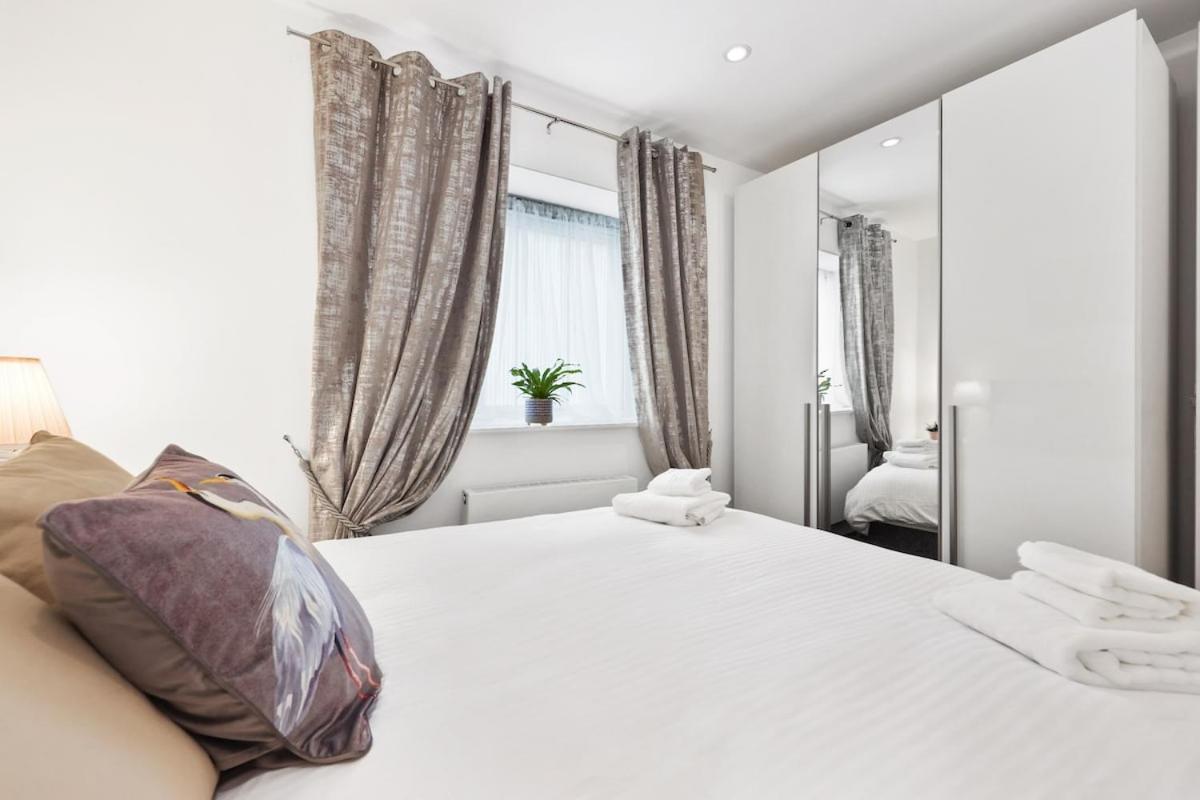 West End - Sleeps 5 - Amazing Location