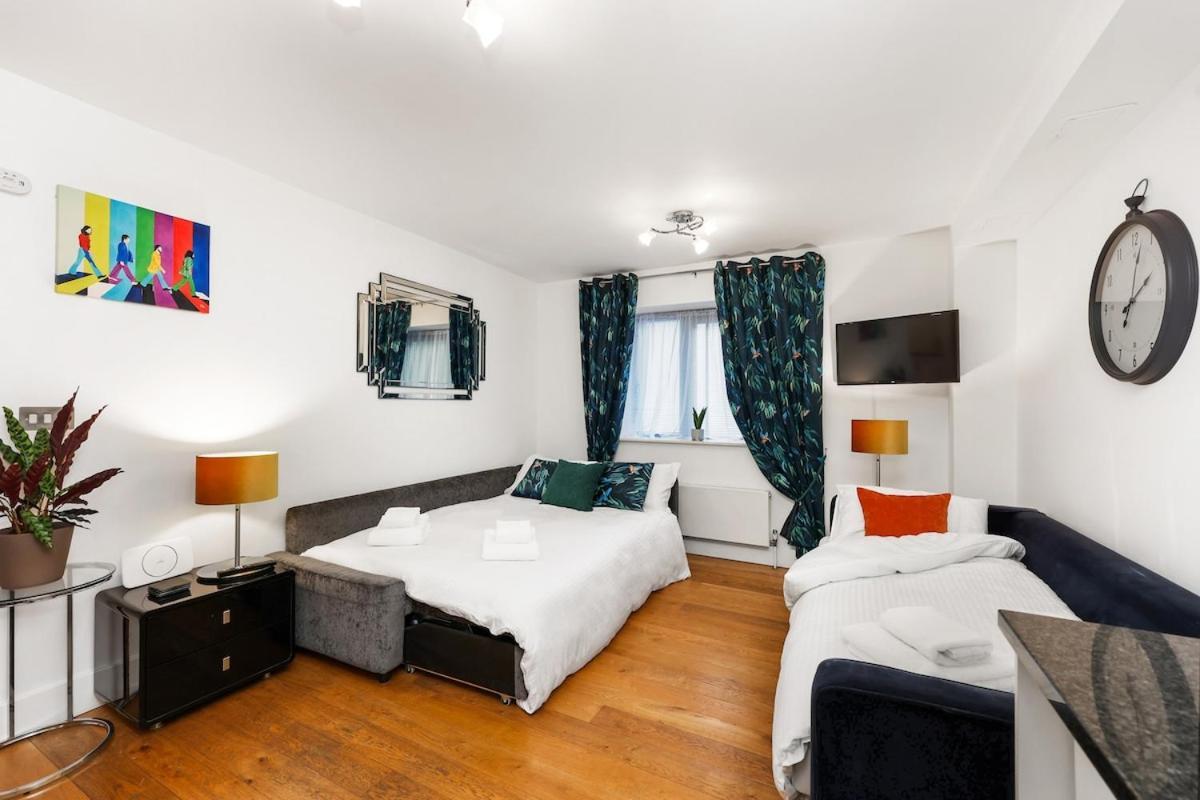 West End - Sleeps 5 - Amazing Location Apartment *