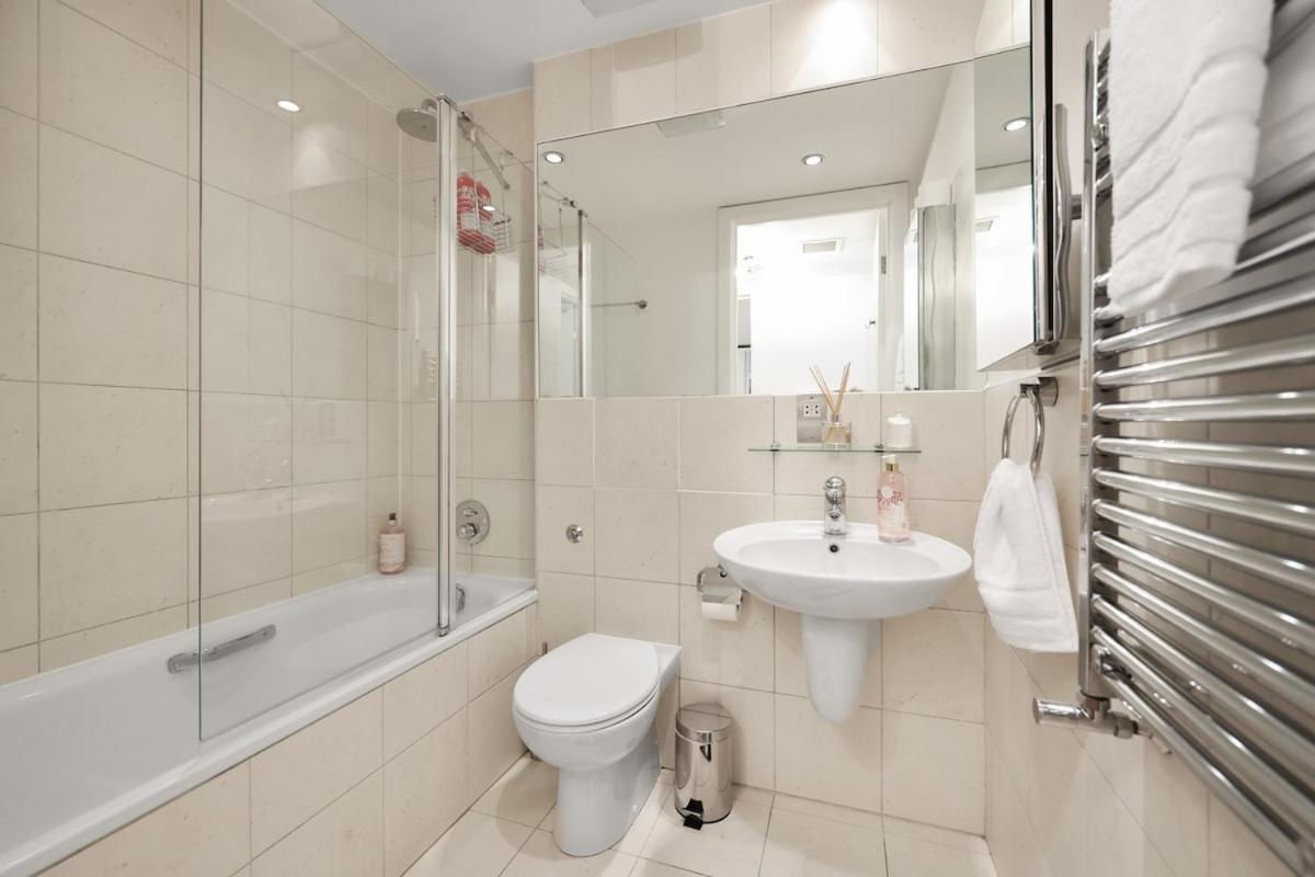 West End - Sleeps 5 - Amazing Location *