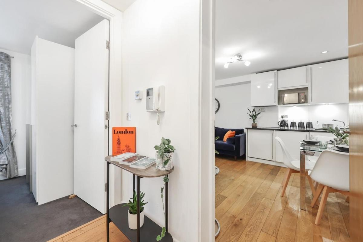 Apartment West End - Sleeps 5 - Amazing Location