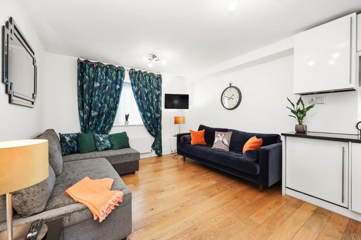 West End - Sleeps 5 - Amazing Location