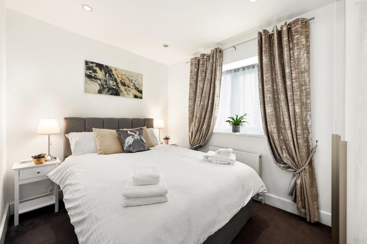 West End - Sleeps 5 - Amazing Location Apartment London